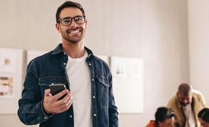 homem com roupa casual