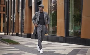 homem estiloso com roupas de inverno